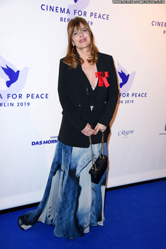 Nastassja Kinski No Source Posing Hot Celebrity Beautiful Sexy Babe