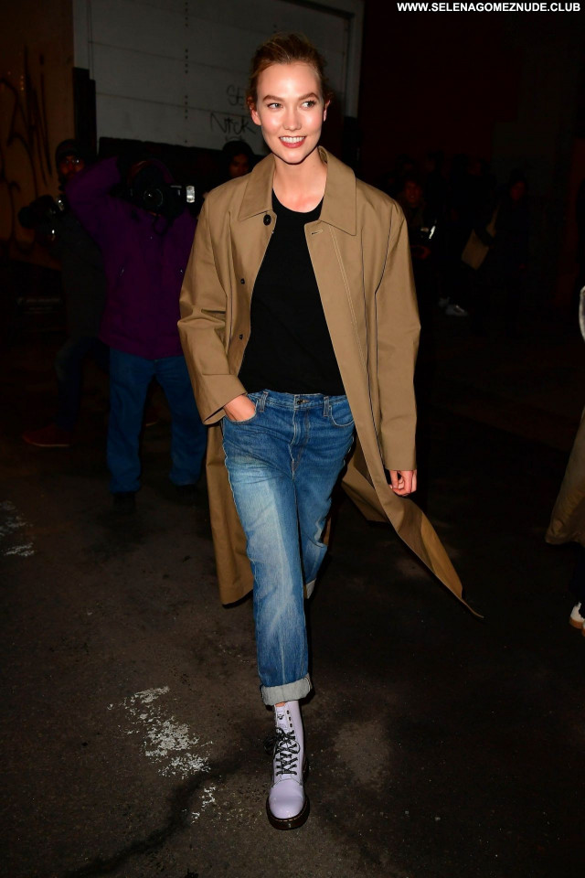 Karlie Kloss No Source Sexy Babe Beautiful Posing Hot Celebrity