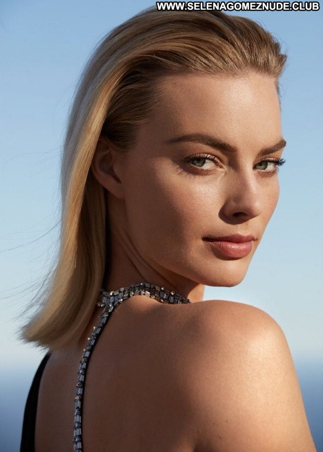 Margot Robbie No Source Posing Hot Babe Celebrity Sexy Beautiful