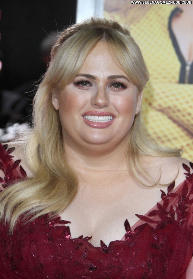 Rebel Wilson No Source Posing Hot Babe Celebrity Sexy Beautiful