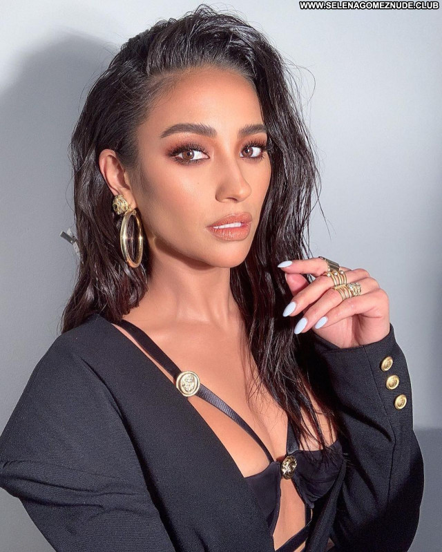 Shay Mitchell No Source Babe Sexy Celebrity Posing Hot Beautiful