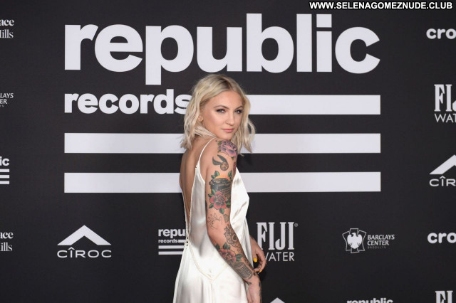 Julia Michaels No Source Babe Posing Hot Beautiful Sexy Celebrity