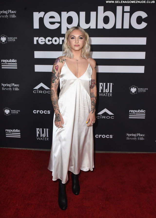 Julia Michaels No Source  Celebrity Babe Posing Hot Beautiful Sexy