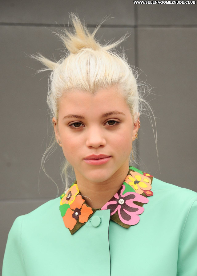 Sofia Richie No Source Beautiful Celebrity Babe Posing Hot Sexy