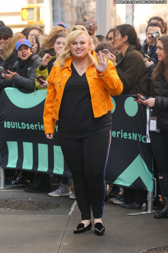 Rebel Wilson No Source Posing Hot Beautiful Sexy Celebrity Babe