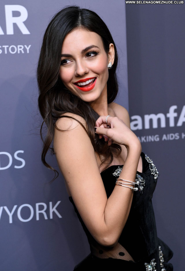 Victoria Justice No Source Celebrity Posing Hot Babe Beautiful Sexy