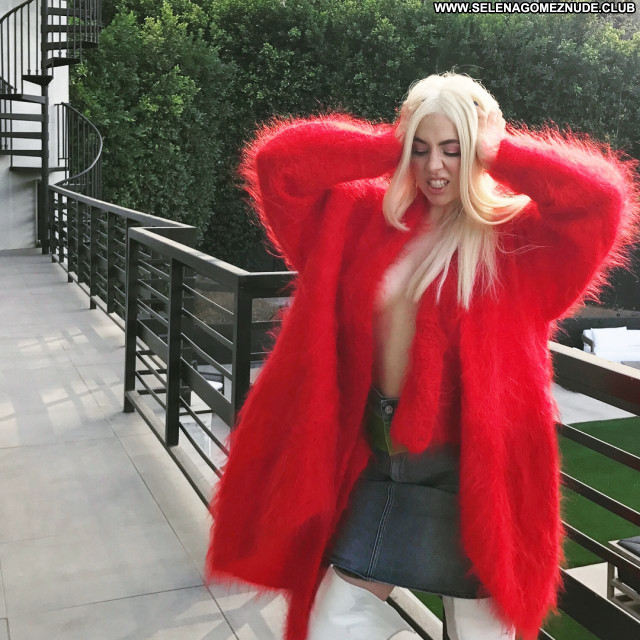 Ava Max No Source Celebrity Beautiful Babe Posing Hot Sexy