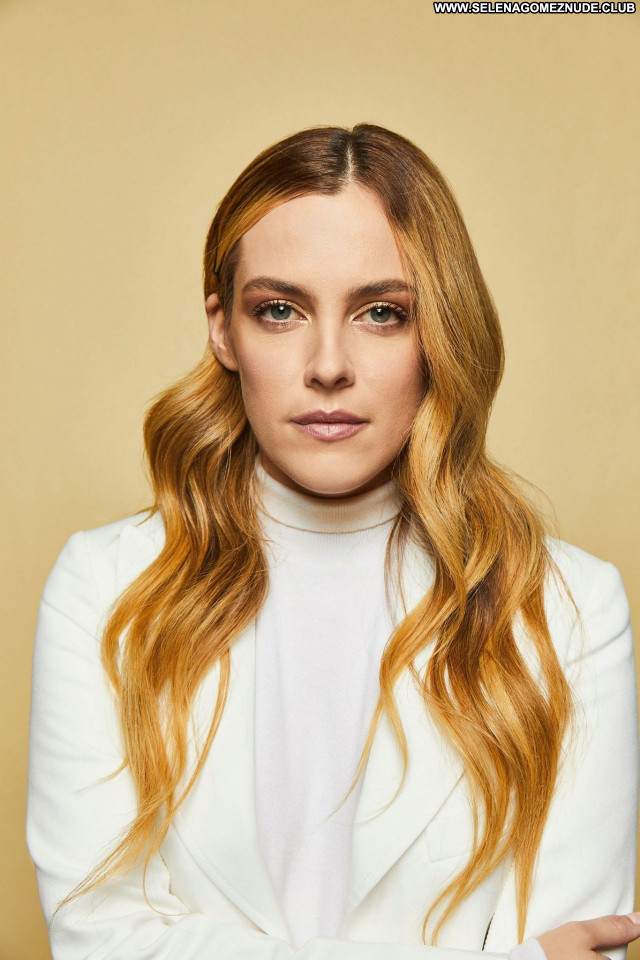 Riley Keough No Source Posing Hot Babe Celebrity Sexy Beautiful