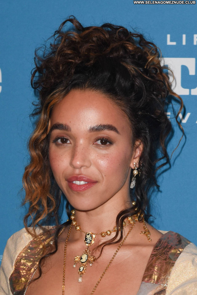 Fka Twigs No Source Celebrity Sexy Posing Hot Babe Beautiful