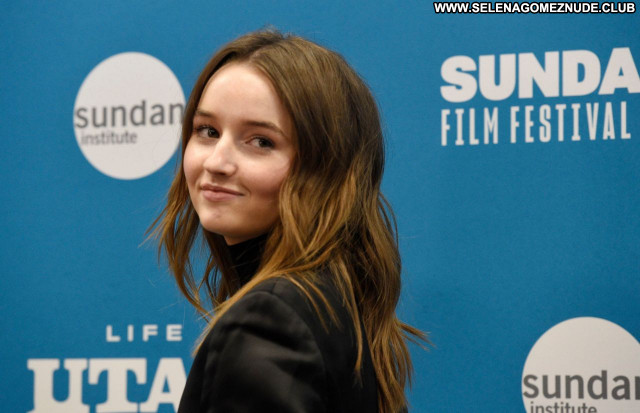 Kaitlyn Dever No Source Beautiful Sexy Celebrity Babe Posing Hot