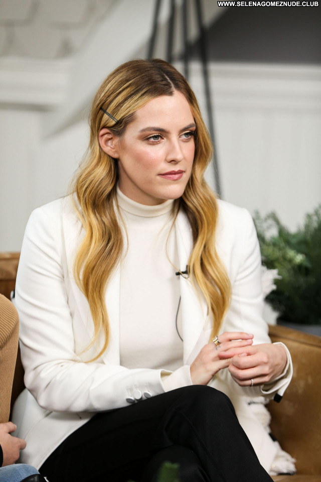 Riley Keough No Source Sexy Babe Beautiful Celebrity Posing Hot
