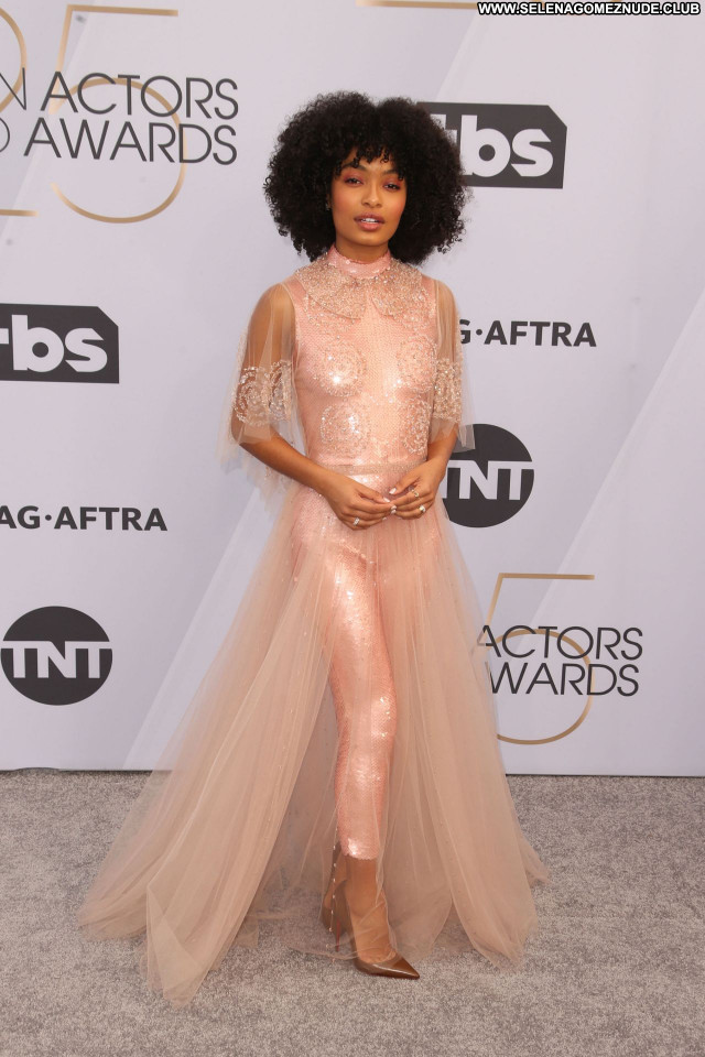 Yara Shahidi No Source Sexy Beautiful Babe Posing Hot Celebrity