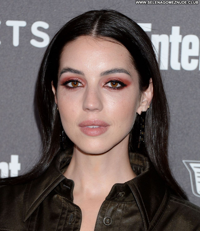 Adelaide Kane No Source Babe Sexy Celebrity Beautiful Posing Hot