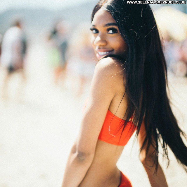 Teala Dunn No Source Beautiful Babe Posing Hot Sexy Celebrity