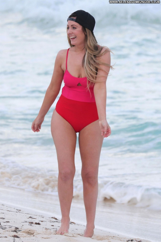 Carly Waddell Posing Hot Babe Celebrity Beautiful Sexy