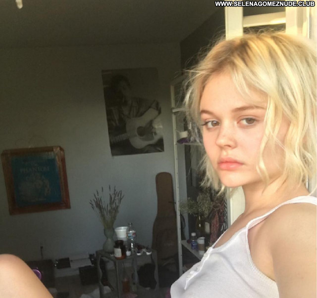 Emily Alyn No Source  Sexy Celebrity Posing Hot Babe Beautiful