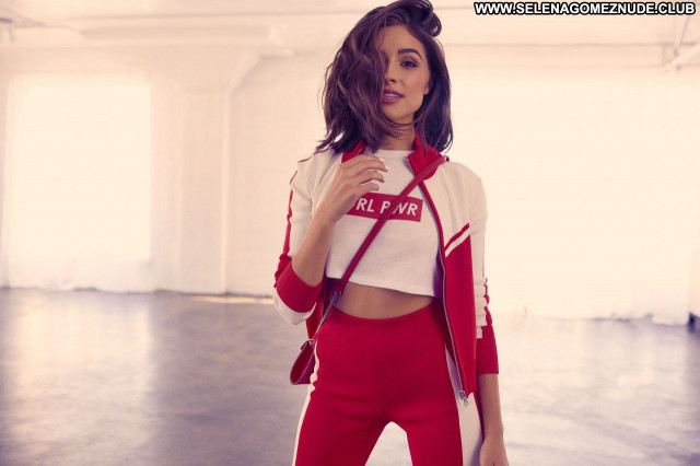 Olivia Culpo No Source Beautiful Sexy Celebrity Babe Posing Hot