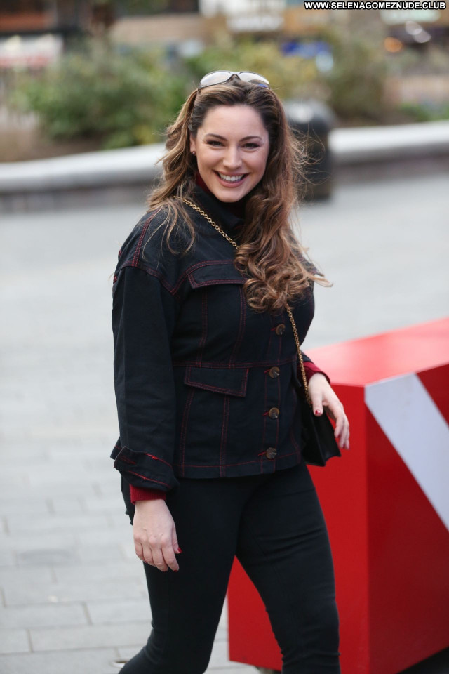Kelly Brook No Source Beautiful Babe Sexy Posing Hot Celebrity