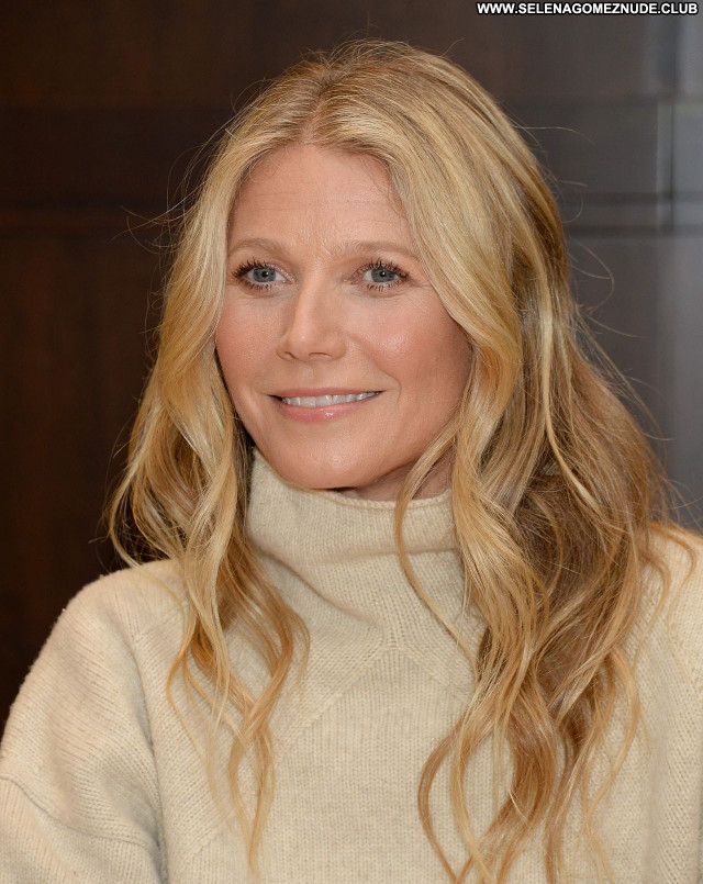 Gwyneth Paltrow No Source  Sexy Posing Hot Celebrity Babe Beautiful