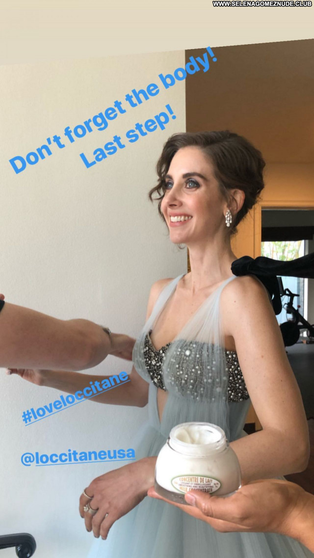 Alison Brie No Source  Sexy Beautiful Celebrity Babe Posing Hot