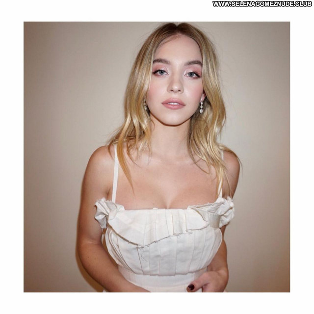 Sydney Sweeney No Source Posing Hot Beautiful Celebrity Babe Sexy