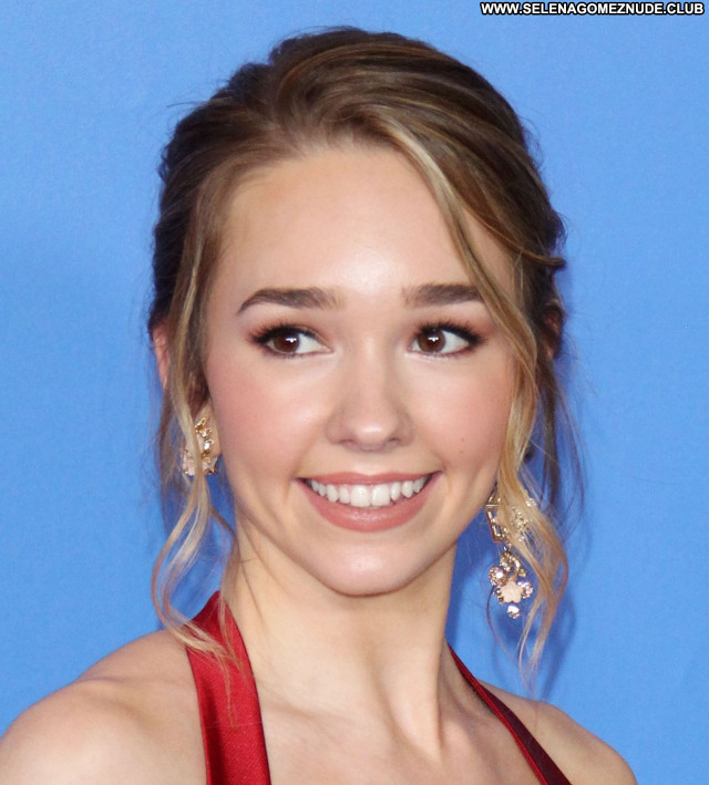 Holly Taylor No Source Celebrity Sexy Babe Beautiful Posing Hot