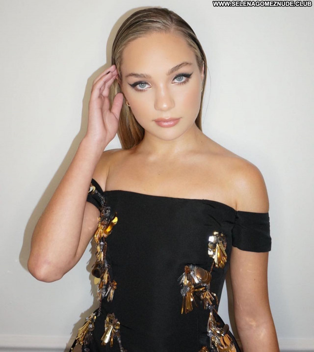 Maddie Ziegler No Source Sexy Babe Beautiful Posing Hot Celebrity