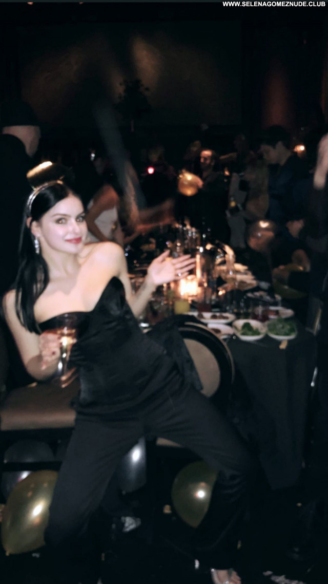 Ariel Winter No Source Beautiful Sexy Posing Hot Babe Celebrity