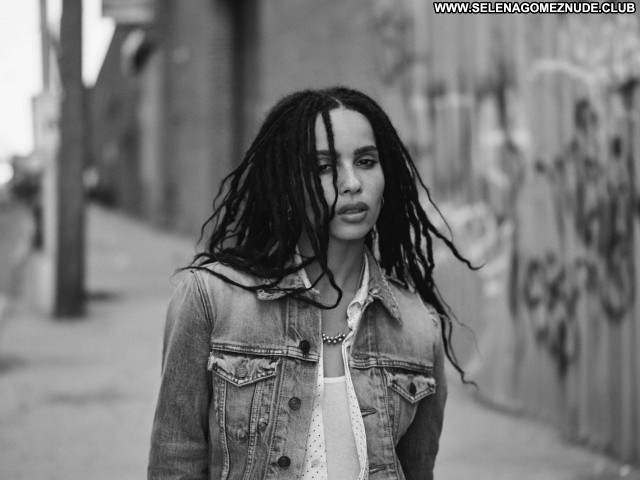 Zoe Kravitz No Source  Sexy Celebrity Beautiful Posing Hot Babe