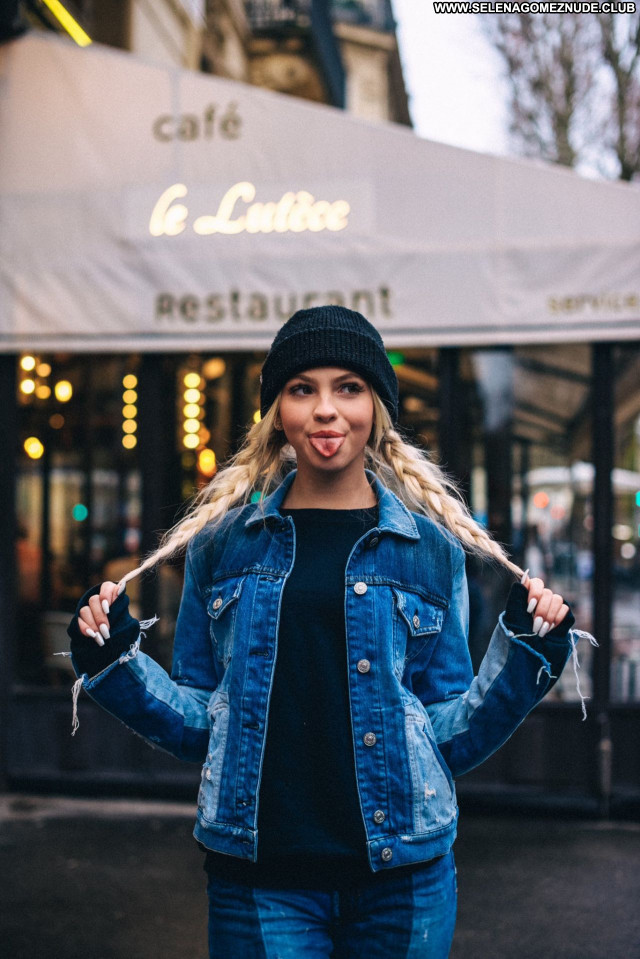Jordyn Jones No Source Sexy Posing Hot Beautiful Celebrity Babe