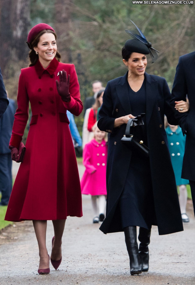 Meghan Markle No Source  Beautiful Posing Hot Babe Celebrity Sexy