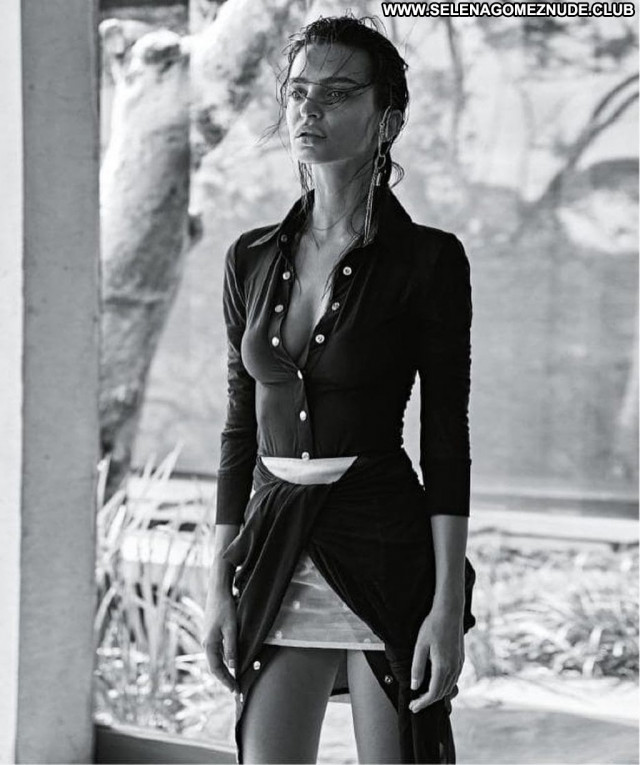 Emily Ratajkowski No Source Sexy Babe Posing Hot Beautiful Celebrity