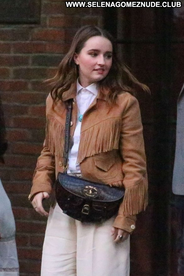 Kaitlyn Dever New York  Posing Hot Paparazzi Babe Beautiful Celebrity