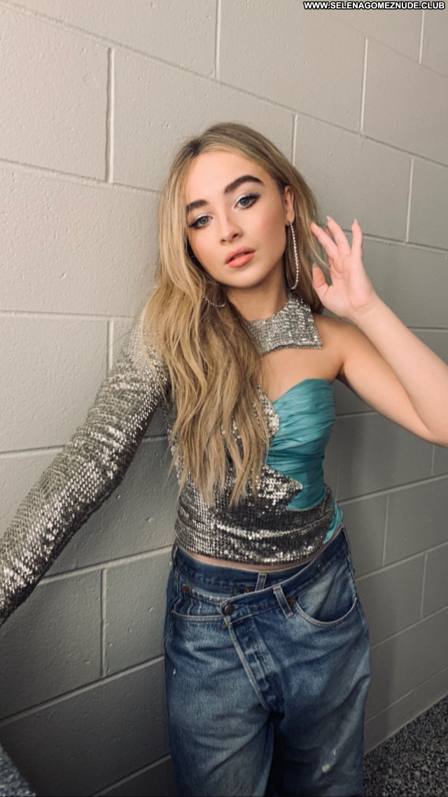 Sabrina Carpenter No Source Babe Posing Hot Sexy Celebrity Beautiful