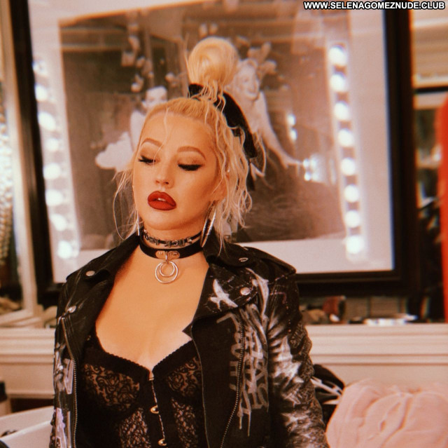 Christina Aguilera No Source Posing Hot Babe Celebrity Sexy Beautiful