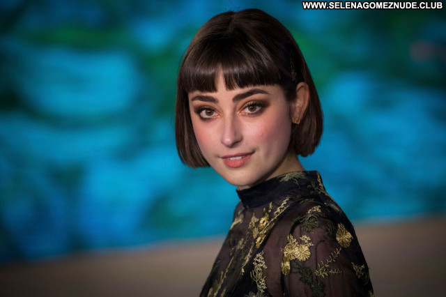 Ellise Chappell No Source Babe Beautiful Posing Hot Sexy Celebrity
