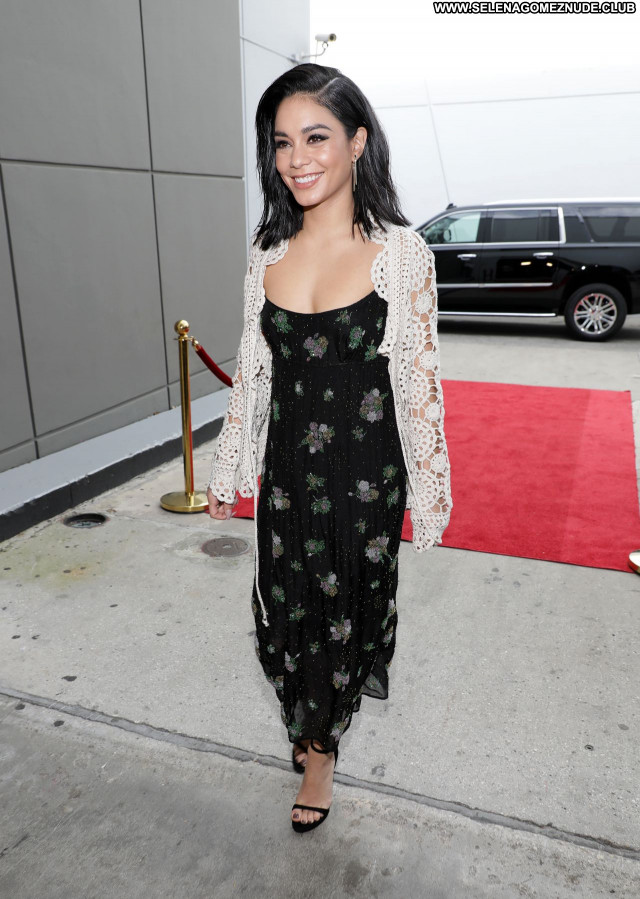 Vanessa Hudgens No Source  Sexy Beautiful Posing Hot Babe Celebrity