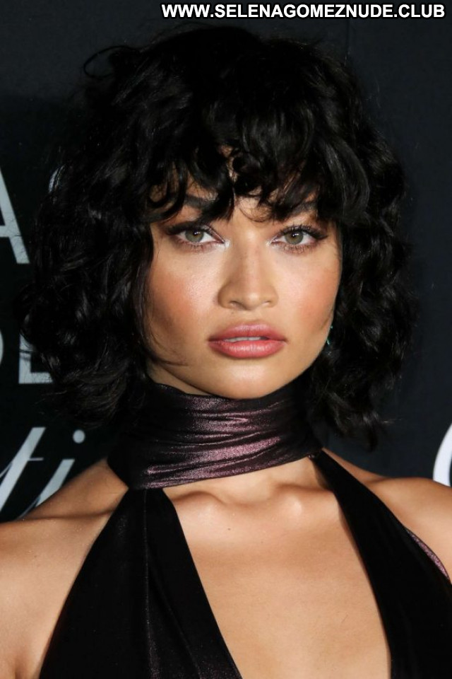 Shanina Shaik Harpers Bazaar Posing Hot Babe Paparazzi Beautiful