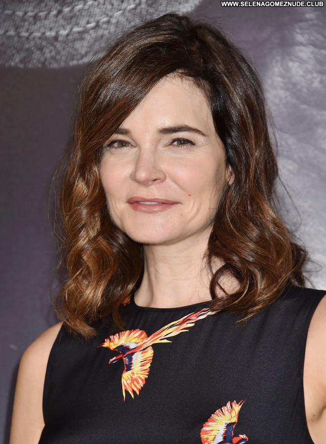 Betsy Brandt Sexy Posing Hot Beautiful Babe Celebrity