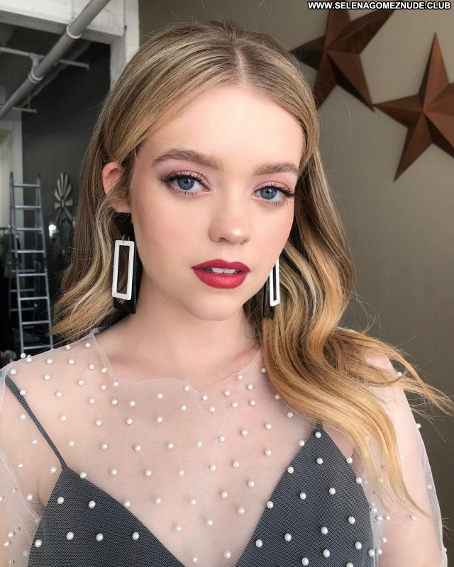 Jade Pettyjohn No Source Babe Beautiful Sexy Posing Hot Celebrity