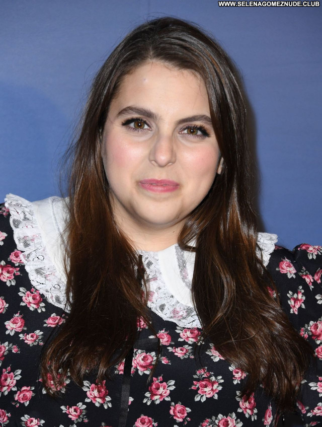 Beanie Feldstein No Source  Celebrity Beautiful Babe Sexy Posing Hot