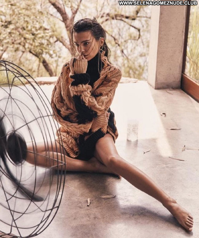 Emily Ratajkowski No Source  Celebrity Sexy Babe Beautiful Posing Hot