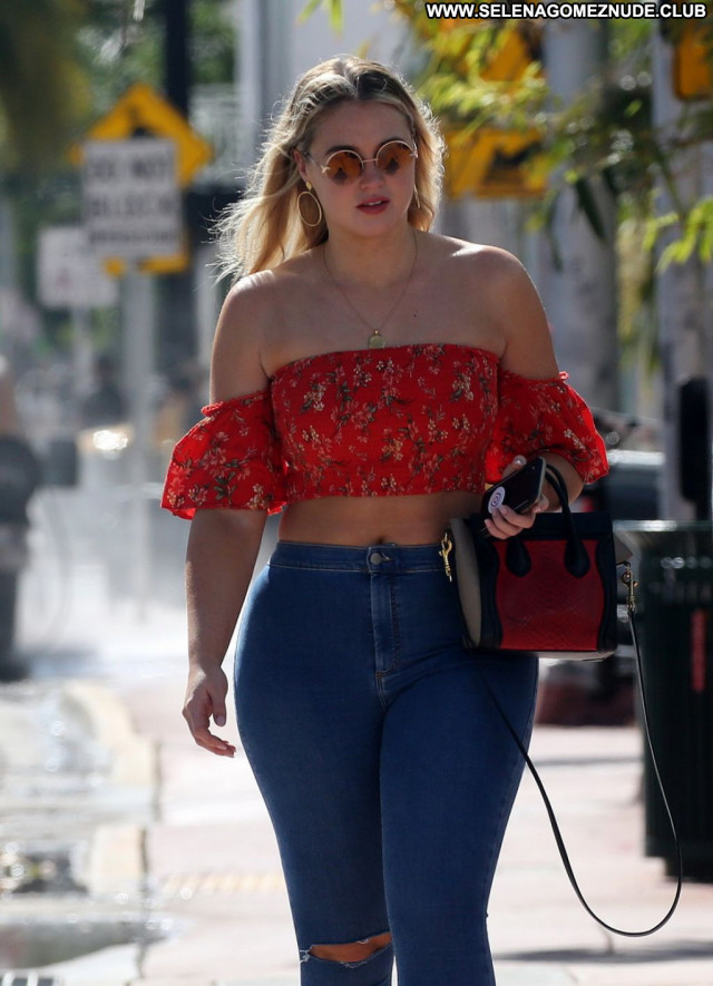 Iskra Lawrence No Source Babe Celebrity Beautiful Sexy Posing Hot