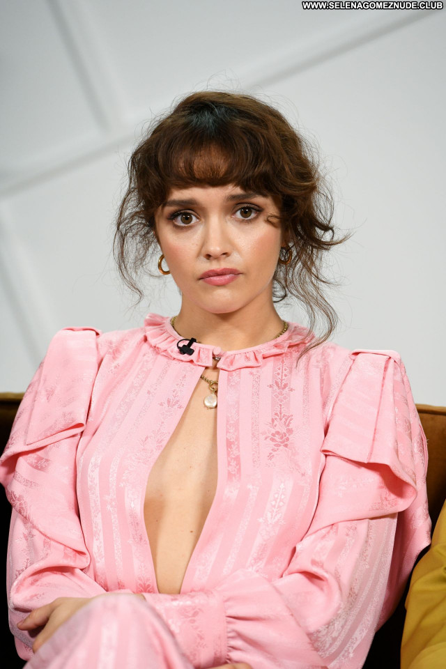 Olivia Cooke No Source Sexy Celebrity Beautiful Posing Hot Babe