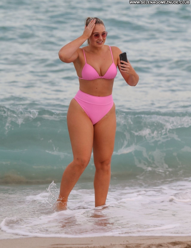 Iskra Lawrence No Source Beautiful Posing Hot Celebrity Sexy Babe