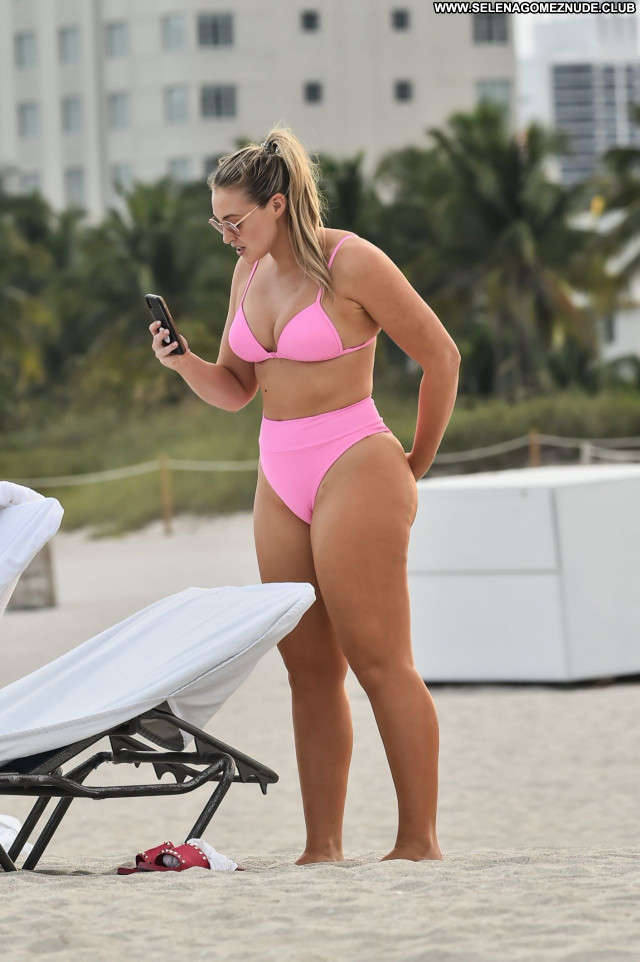 Iskra Lawrence No Source Babe Posing Hot Celebrity Sexy Beautiful