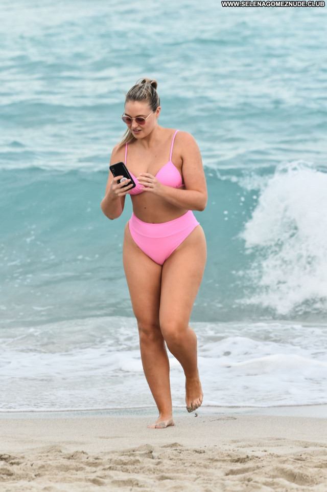 Iskra Lawrence No Source Posing Hot Beautiful Babe Celebrity Sexy