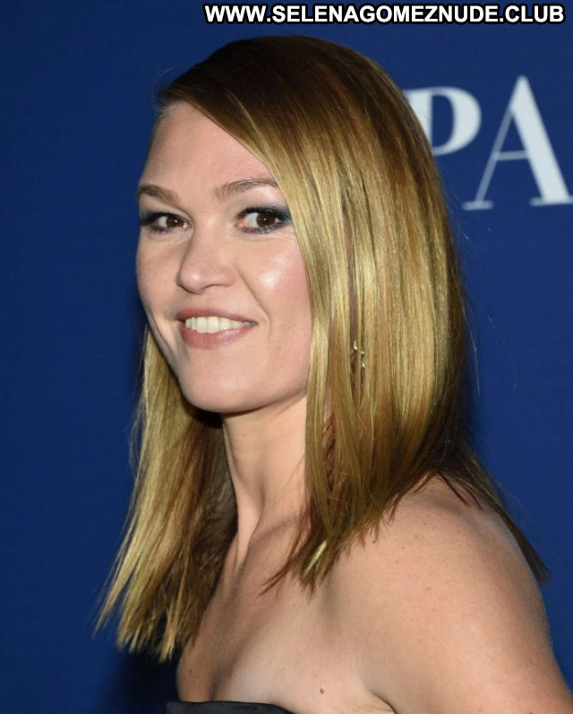 Julia Stiles No Source Posing Hot Celebrity Babe Paparazzi Beautiful