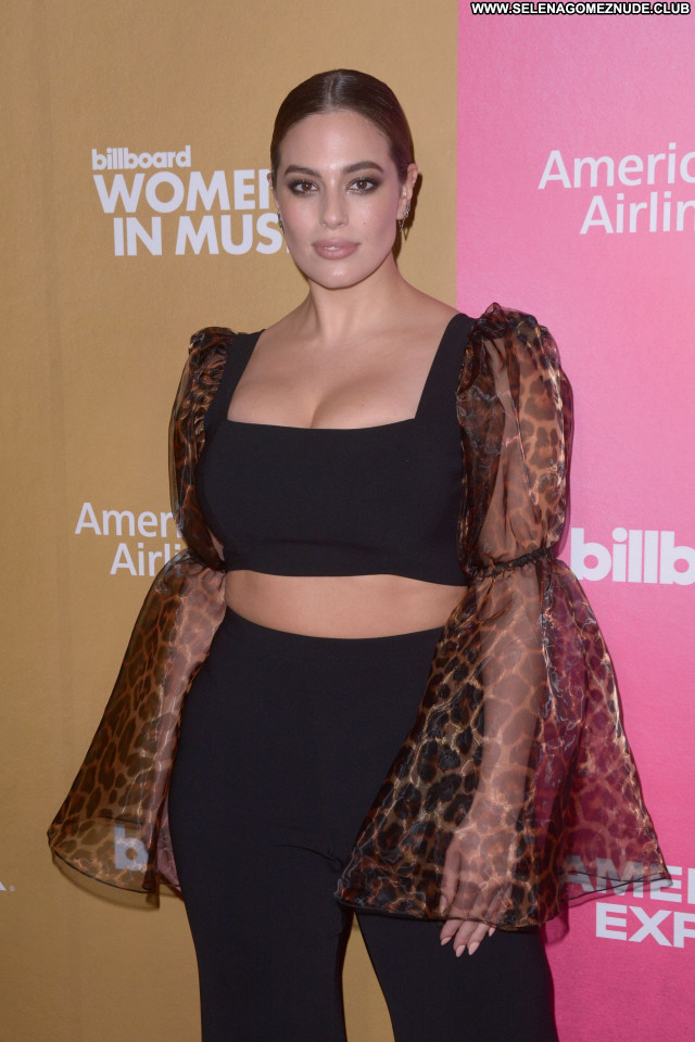 Ashley Graham No Source Sexy Posing Hot Babe Beautiful Celebrity