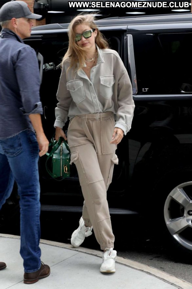 Gigi Hadid No Source Posing Hot Celebrity Paparazzi Babe Beautiful